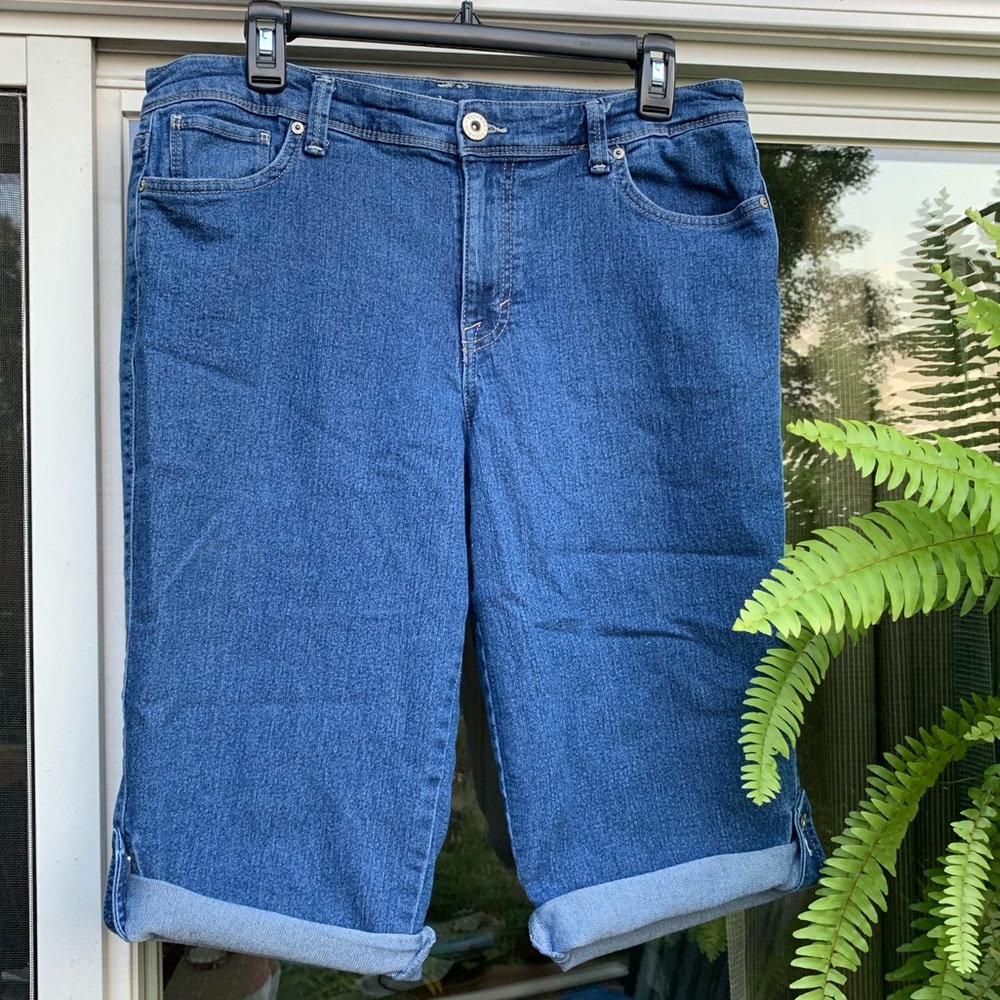 Style & co. Denim Skimmer Blue Jean Short Size 12
